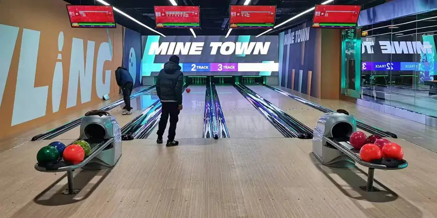 Professional bowling alley