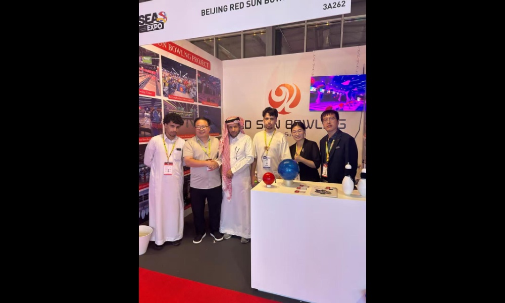 Beijing Red Sun Bowling booth at SEA EXPO Riyadh Saudi Arabia, communicating with Saudi local entertainment investors